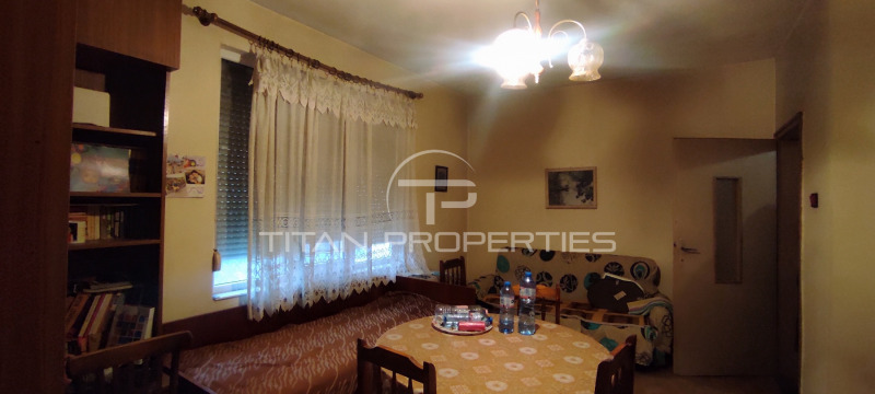 Продава ЕТАЖ ОТ КЪЩА, гр. Пловдив, Изгрев, снимка 2 - Етаж от къща - 48330291