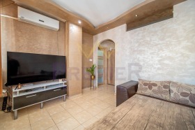 1 quarto Vazrajdane 1, Varna 1
