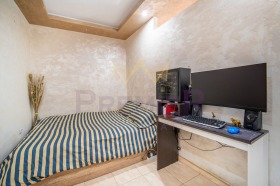 1 quarto Vazrajdane 1, Varna 3