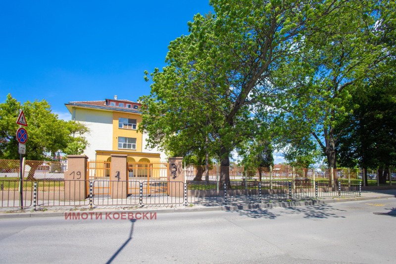 En venta  2 dormitorios Sofia , Tolstoy , 90 metros cuadrados | 77394655