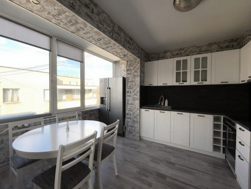 Продава 4-СТАЕН, гр. Русе, Център, снимка 2 - Апартаменти - 52751112