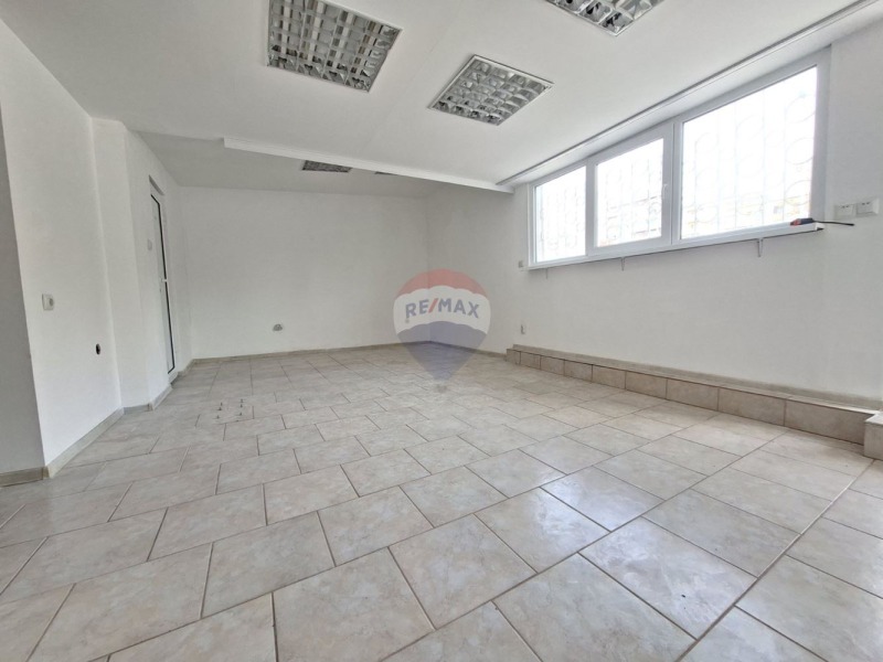 Продава МАГАЗИН, гр. Варна, Владислав Варненчик 2, снимка 2 - Магазини - 52328083