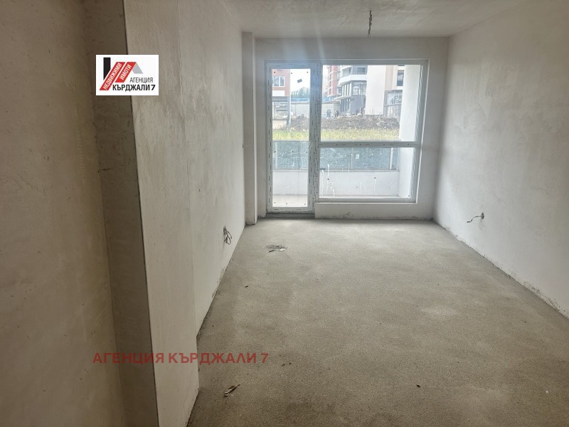 Продава 2-СТАЕН, гр. Кърджали, Възрожденци, снимка 2 - Апартаменти - 53389618