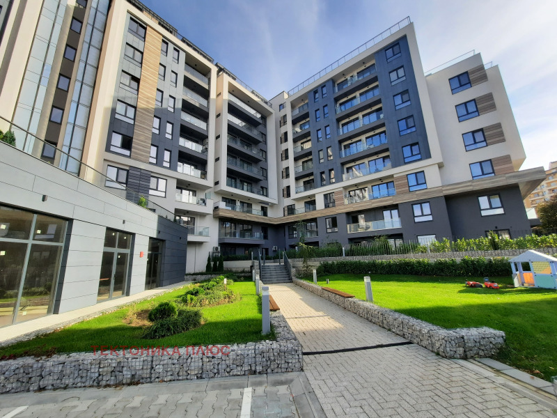 Продава  2-стаен град София , Витоша , 93 кв.м | 27000677