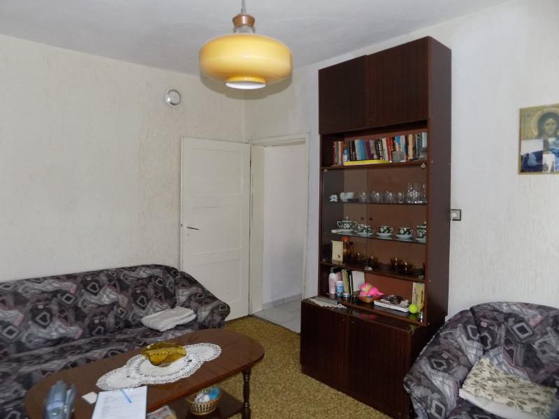 Продава  Етаж от къща град Кърджали , Веселчане , 130 кв.м | 20133843 - изображение [2]