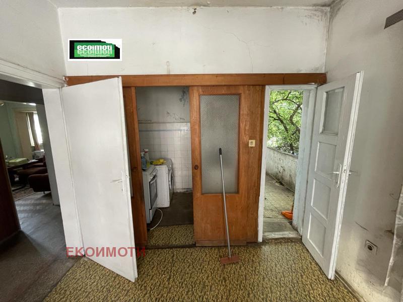 Продава ЕТАЖ ОТ КЪЩА, гр. София, Гео Милев, снимка 9 - Етаж от къща - 55041504