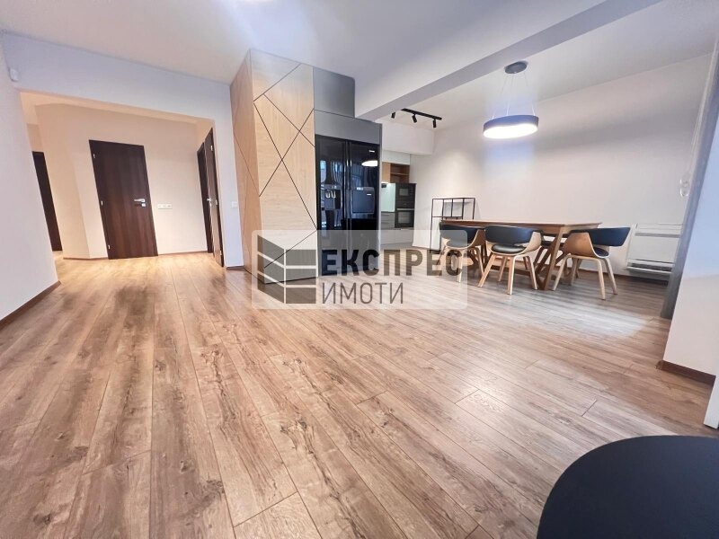 Продава  3-стаен град Варна , Левски 1 , 131 кв.м | 89976398