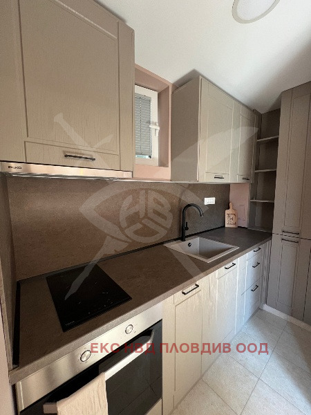 Продава 4-СТАЕН, гр. Пловдив, Център, снимка 2 - Апартаменти - 53765629