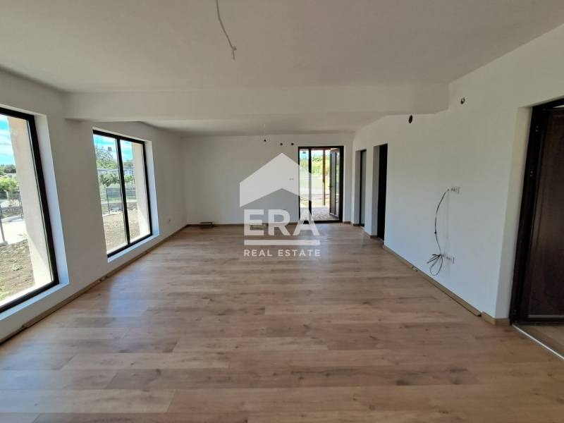 Продава КЪЩА, с. Езерец, област Добрич, снимка 3 - Къщи - 55374924