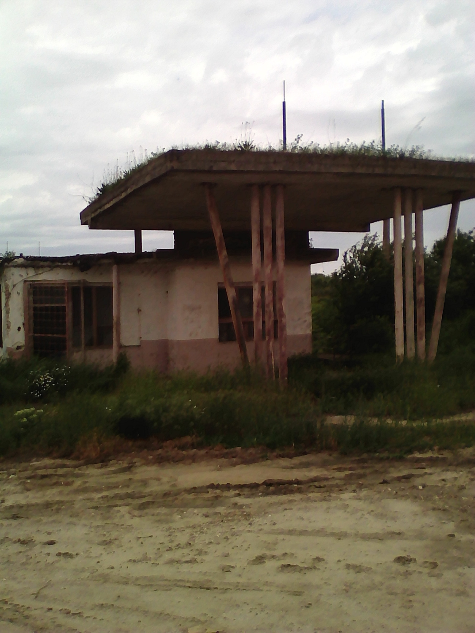 Продава ПРОМ. ПОМЕЩЕНИЕ, с. Бръшляница, област Плевен