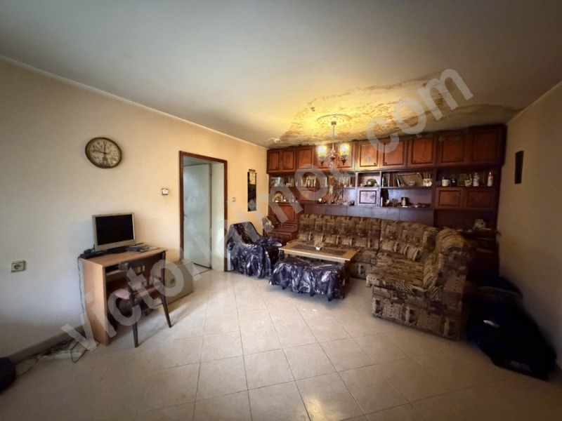 Продава КЪЩА, гр. Полски Тръмбеш, област Велико Търново, снимка 2 - Къщи - 53343941