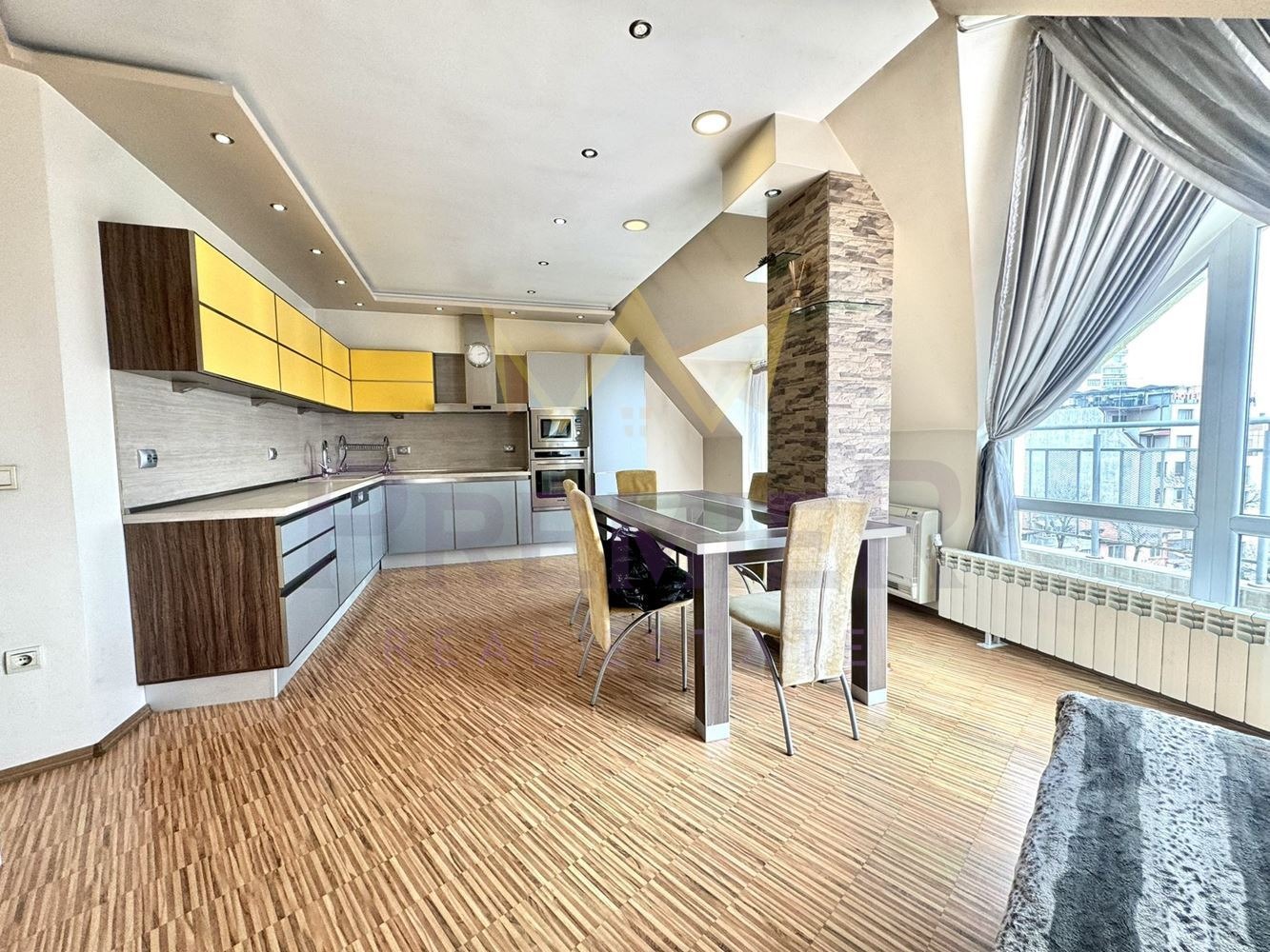 Продава 4-СТАЕН, гр. Варна, Колхозен пазар, снимка 3 - Апартаменти - 53915565