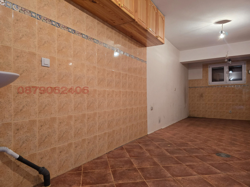 Продава ГАРАЖ, ПАРКОМЯСТО, гр. София, Карпузица, снимка 4 - Гаражи и паркоместа - 52651981