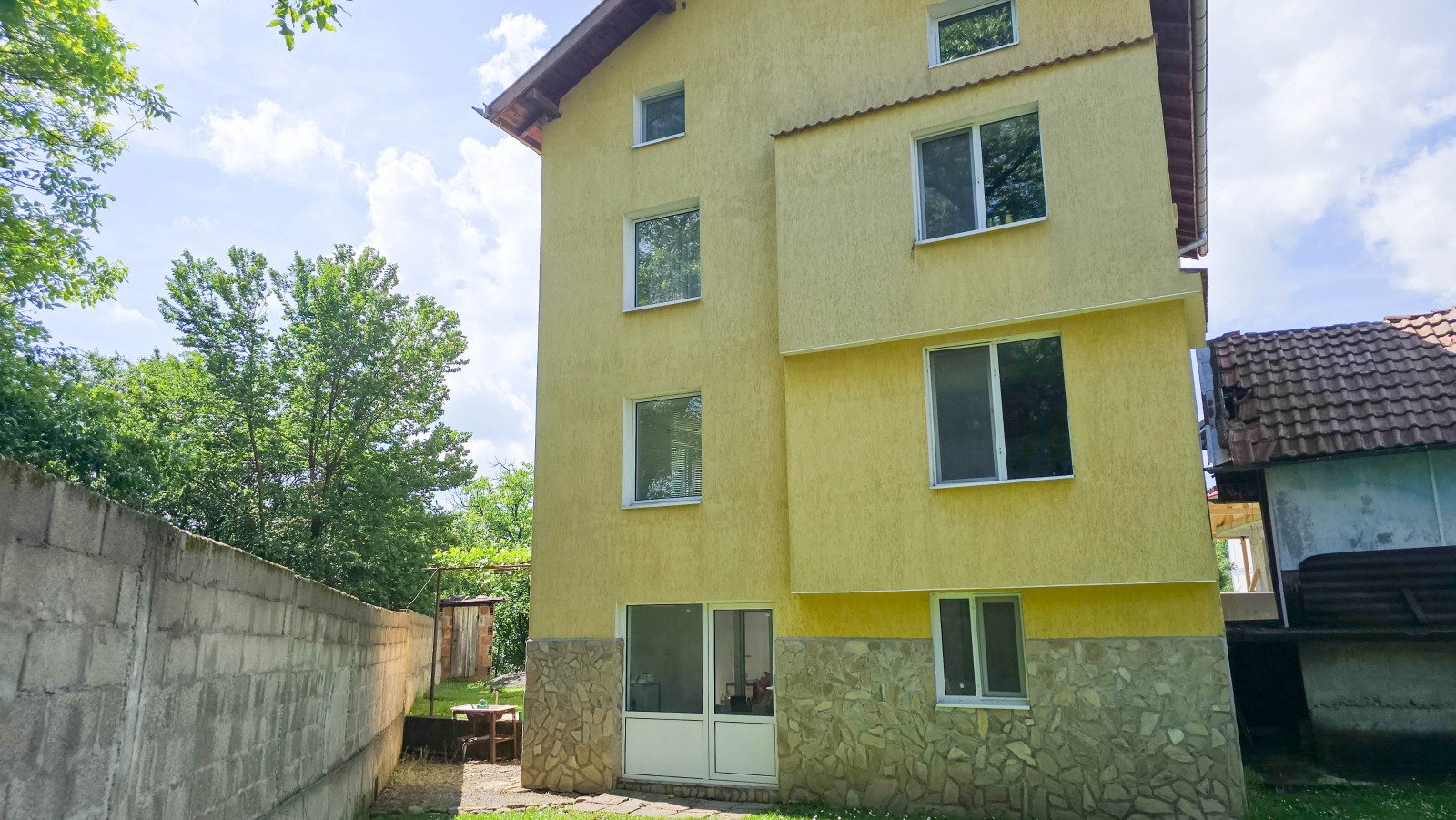 Продава КЪЩА, гр. София, с. Бистрица