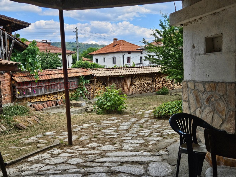 Продава  Къща област Благоевград , с. Горно Драглище , 280 кв.м | 61978332 - изображение [2]