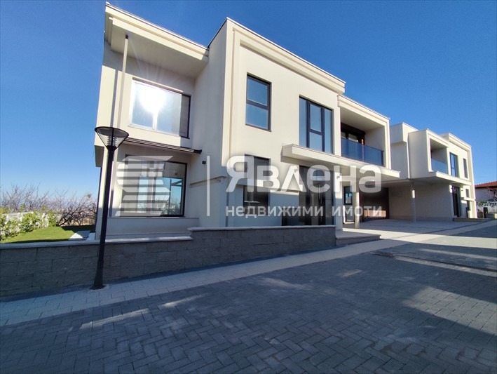 Продава  Къща област Пловдив , с. Марково , 363 кв.м | 89704528