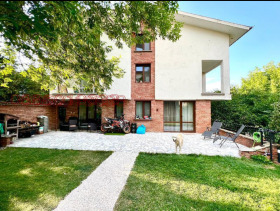 Hus Knjajevo, Sofia