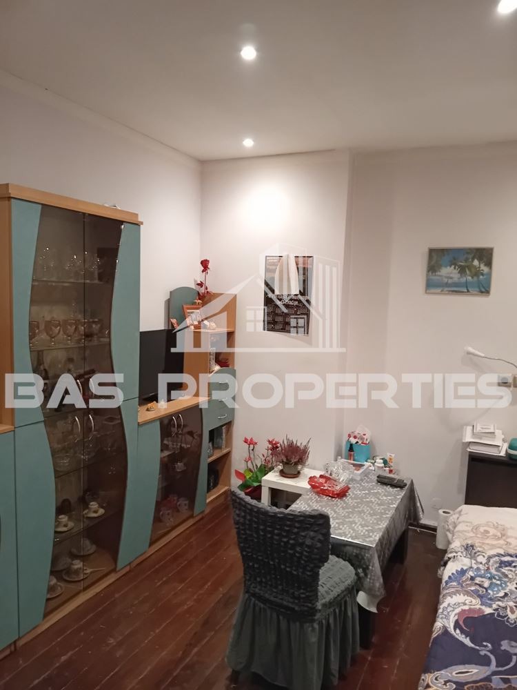 Продава  Етаж от къща град София , Център , 65 кв.м | 53576062