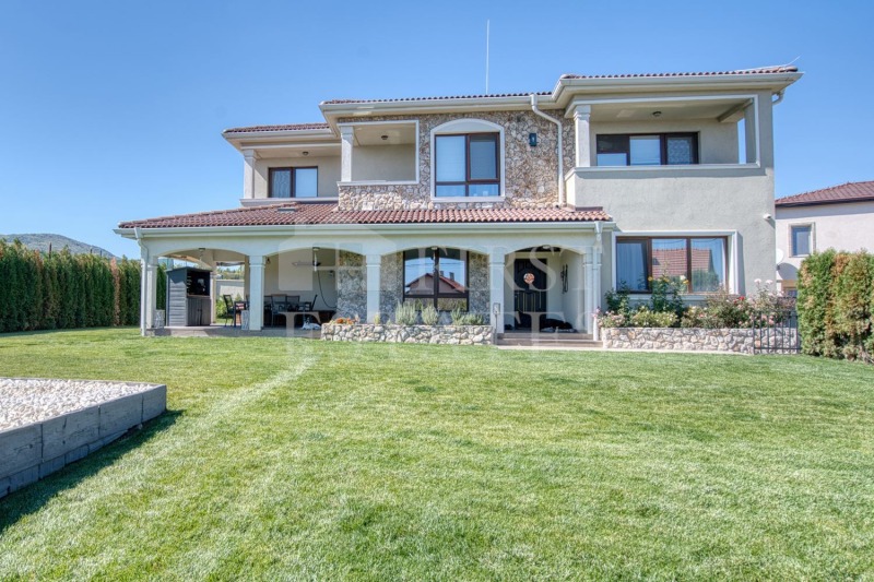 Продава  Къща област София , с. Нови хан , 295 кв.м | 42244315