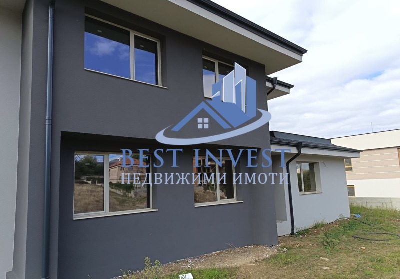 Продава КЪЩА, с. Изгрев, област Благоевград, снимка 2 - Къщи - 52625044