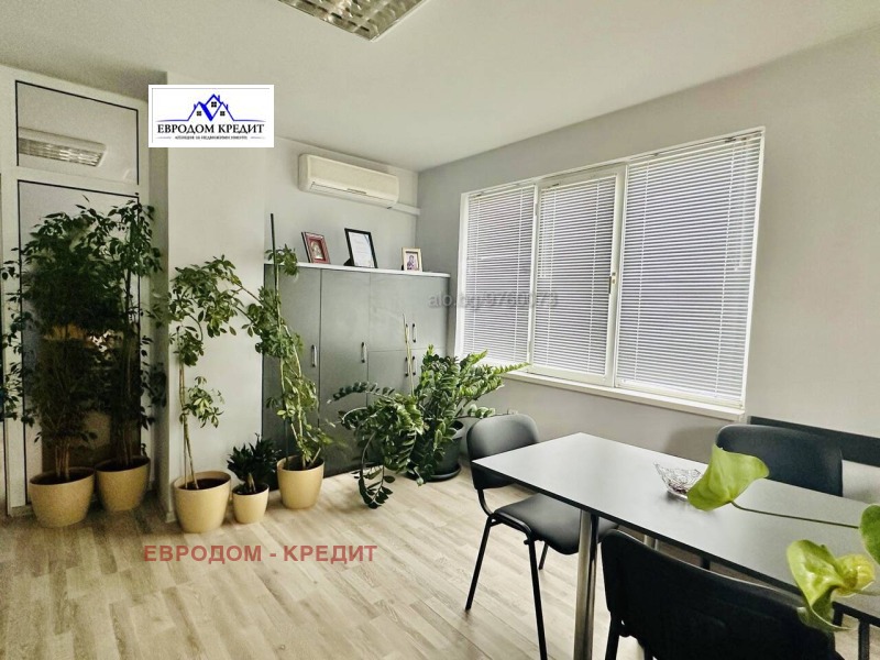 Te koop  Kantoor Stara Zagora , Tsentar , 76 m² | 26318352 - afbeelding [3]