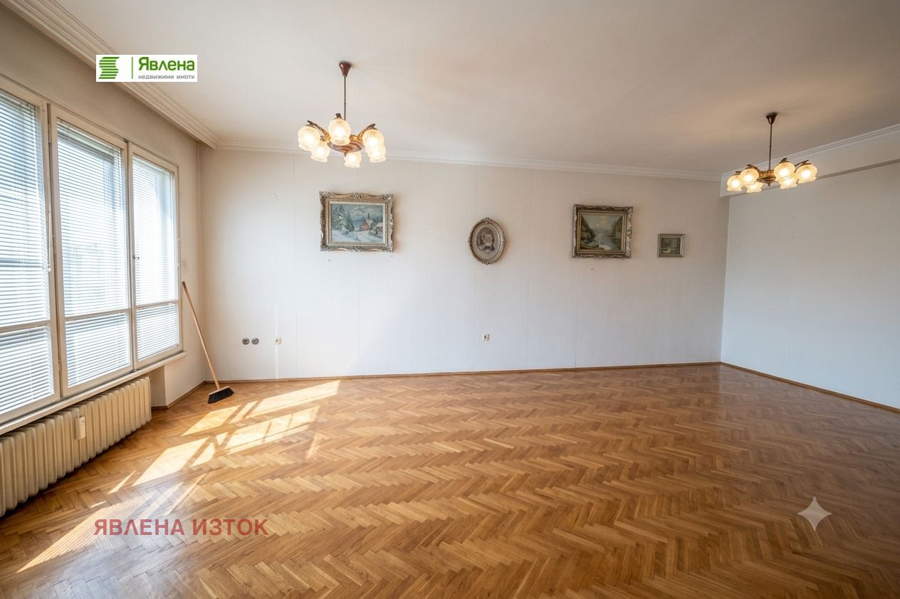 Продава 3-СТАЕН, гр. София, Център, снимка 2 - Апартаменти - 55045870