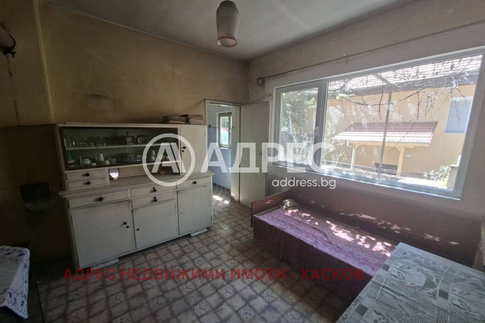 Продава ЕТАЖ ОТ КЪЩА, гр. Хасково, Център, снимка 12 - Етаж от къща - 54910881
