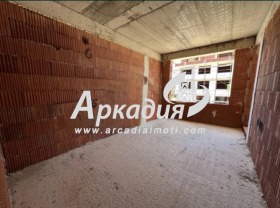 Продава 2-стаен град Пловдив Остромила - [1] 