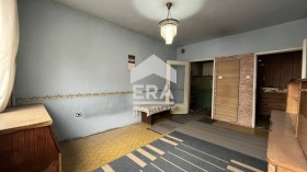 Продажба на едностайни апартаменти в град Търговище - изображение 2 