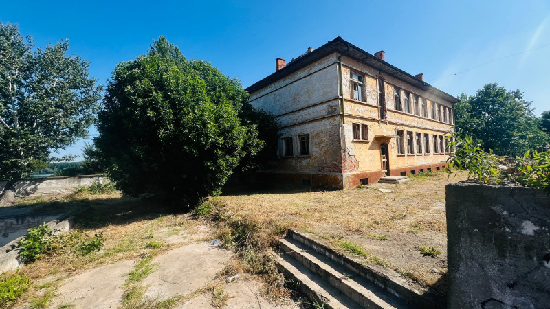 Продава САМОСТОЯТЕЛНА СГРАДА в област Монтана, гр. Лом - 3150 кв.м / При запитване, ИМОТИ МОНТИ
