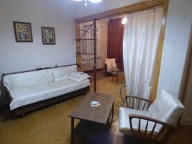 1 chambre Doktorski pametnik, Sofia 1