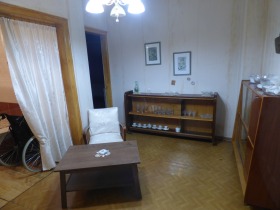 1 chambre Doktorski pametnik, Sofia 4