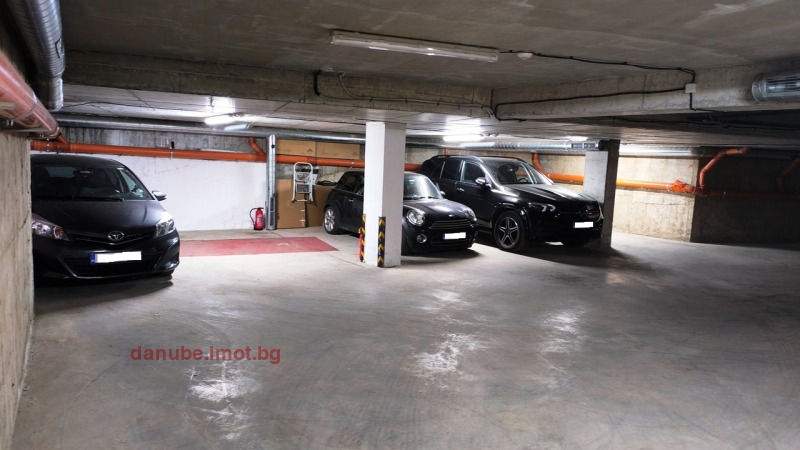 Продава ГАРАЖ, ПАРКОМЯСТО, гр. Русе, Център, снимка 2 - Гаражи и паркоместа - 53087829