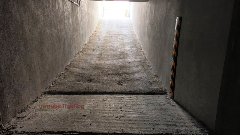 Продава ГАРАЖ, ПАРКОМЯСТО, гр. Русе, Център, снимка 5 - Гаражи и паркоместа - 53087829