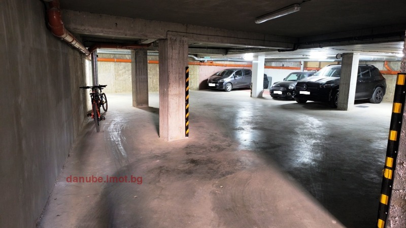 Продава ГАРАЖ, ПАРКОМЯСТО, гр. Русе, Център, снимка 4 - Гаражи и паркоместа - 53087829