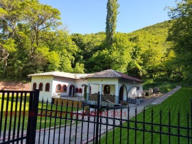 Hus Vladaja, Sofia
