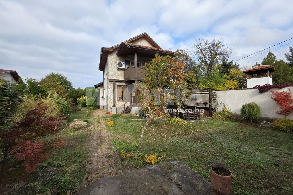 Продава КЪЩА, гр. София, с. Горни Богров, снимка 2 - Къщи - 53800891