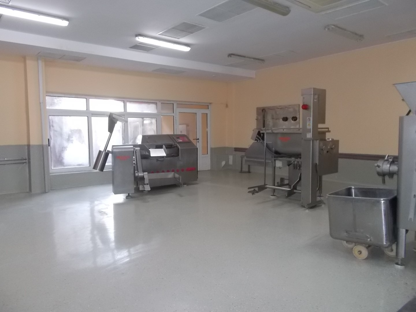 Продава БИЗНЕС ИМОТ, гр. Варна, Западна промишлена зона
