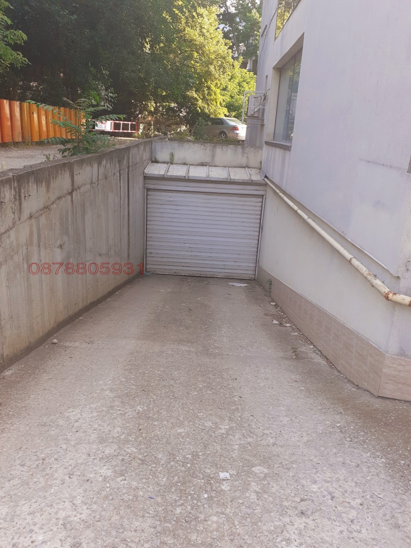 Продава ГАРАЖ, ПАРКОМЯСТО, гр. Добрич, Център, снимка 2 - Гаражи и паркоместа - 52781779