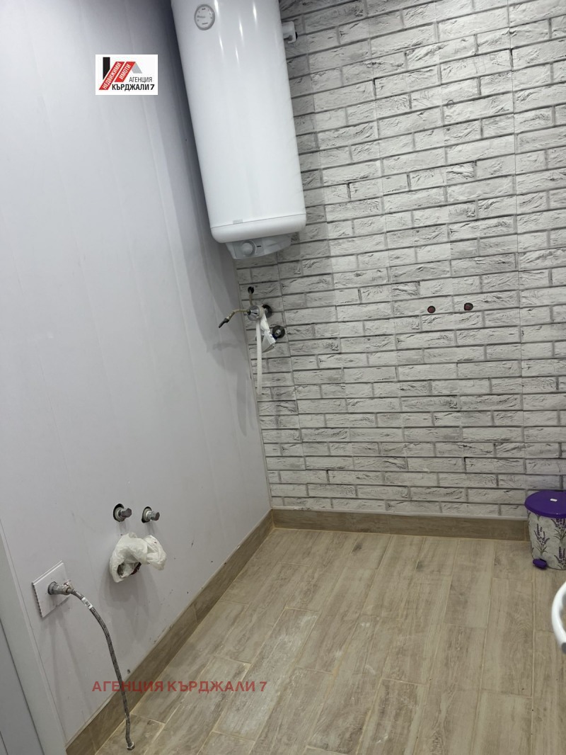 Продава 2-СТАЕН, гр. Кърджали, Възрожденци, снимка 8 - Апартаменти - 53474321