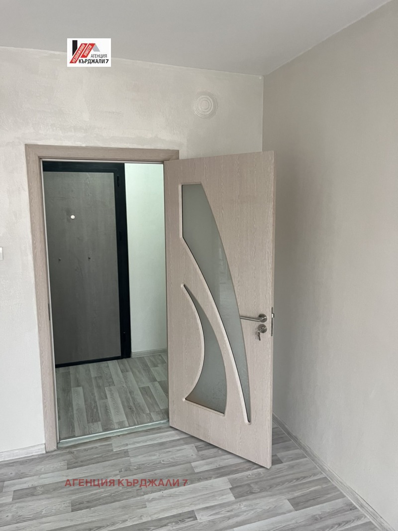 Продава 2-СТАЕН, гр. Кърджали, Възрожденци, снимка 6 - Апартаменти - 53474321