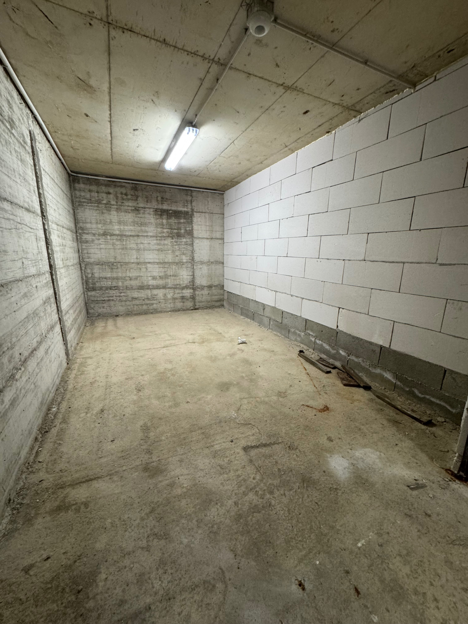 Продава ГАРАЖ, ПАРКОМЯСТО, гр. Пловдив, Кючук Париж