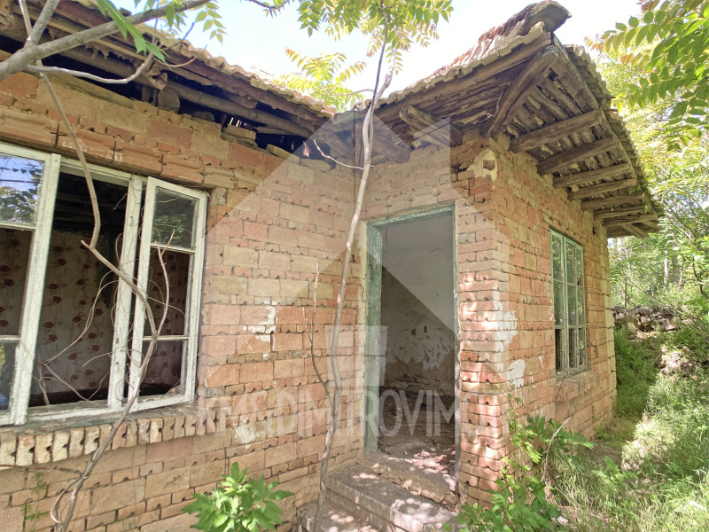 Продава КЪЩА в област Шумен, гр. Нови пазар - 40 кв.м / 5 500 € » 10 757.07 лв., ДИМИТРОВ ИМОТИ