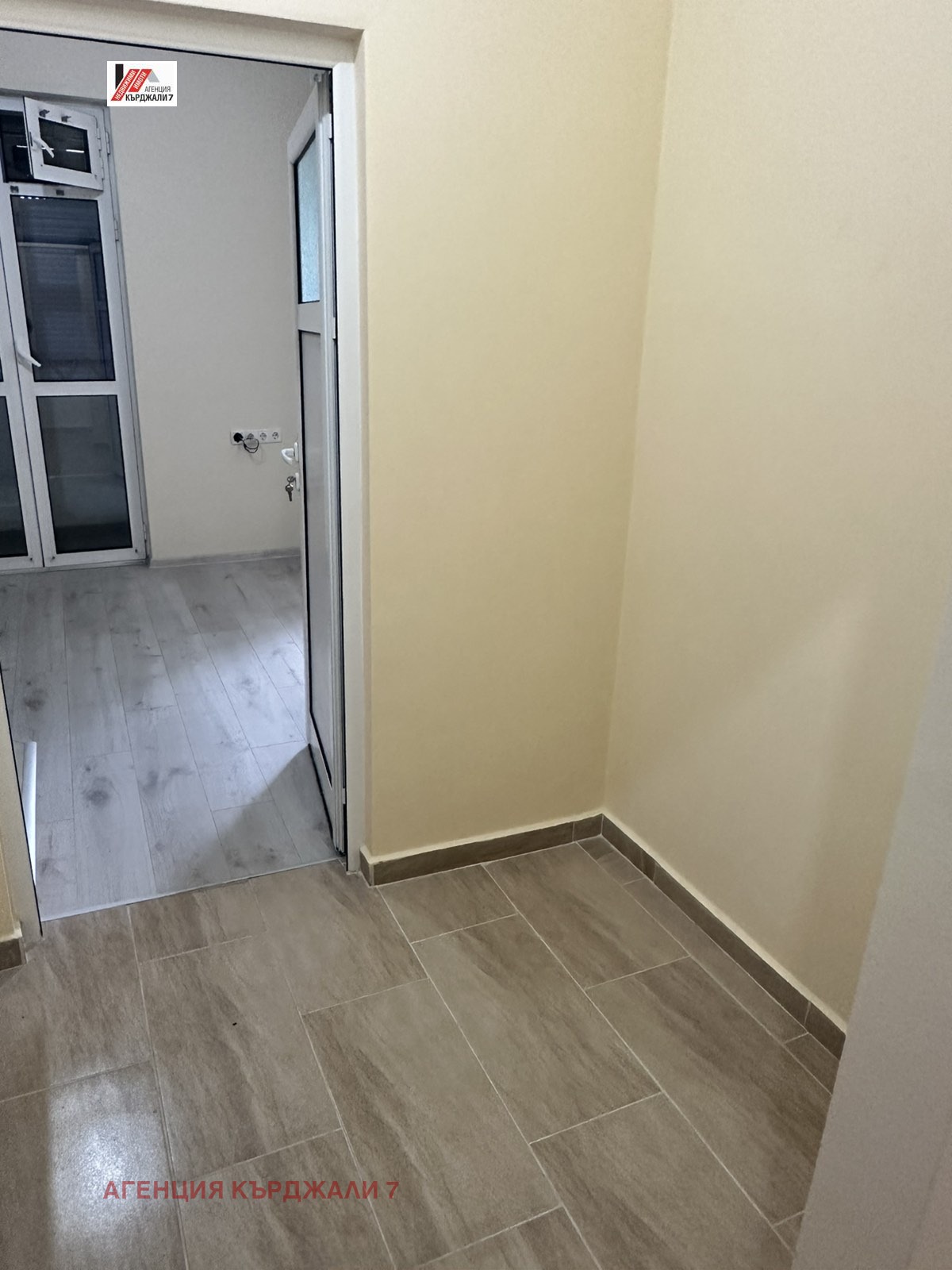Продава 2-СТАЕН, гр. Кърджали, Център, снимка 8 - Апартаменти - 54695612