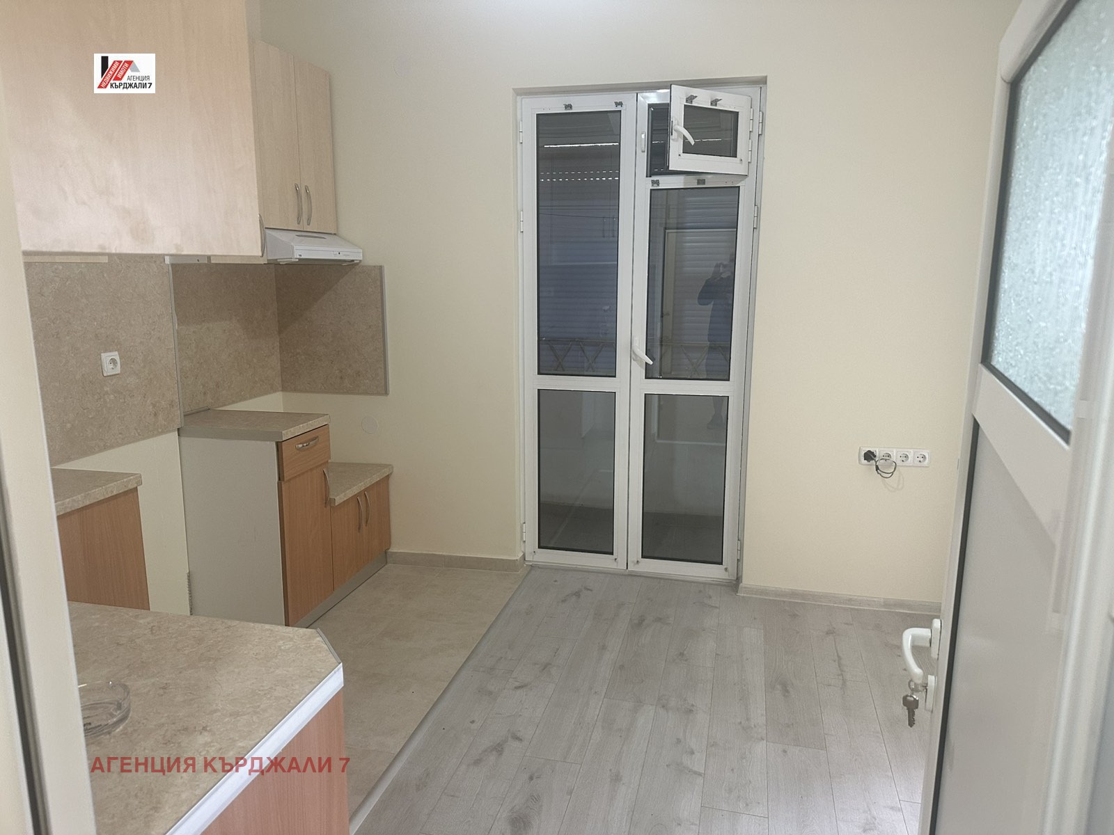 Продава 2-СТАЕН, гр. Кърджали, Център, снимка 9 - Апартаменти - 54695612