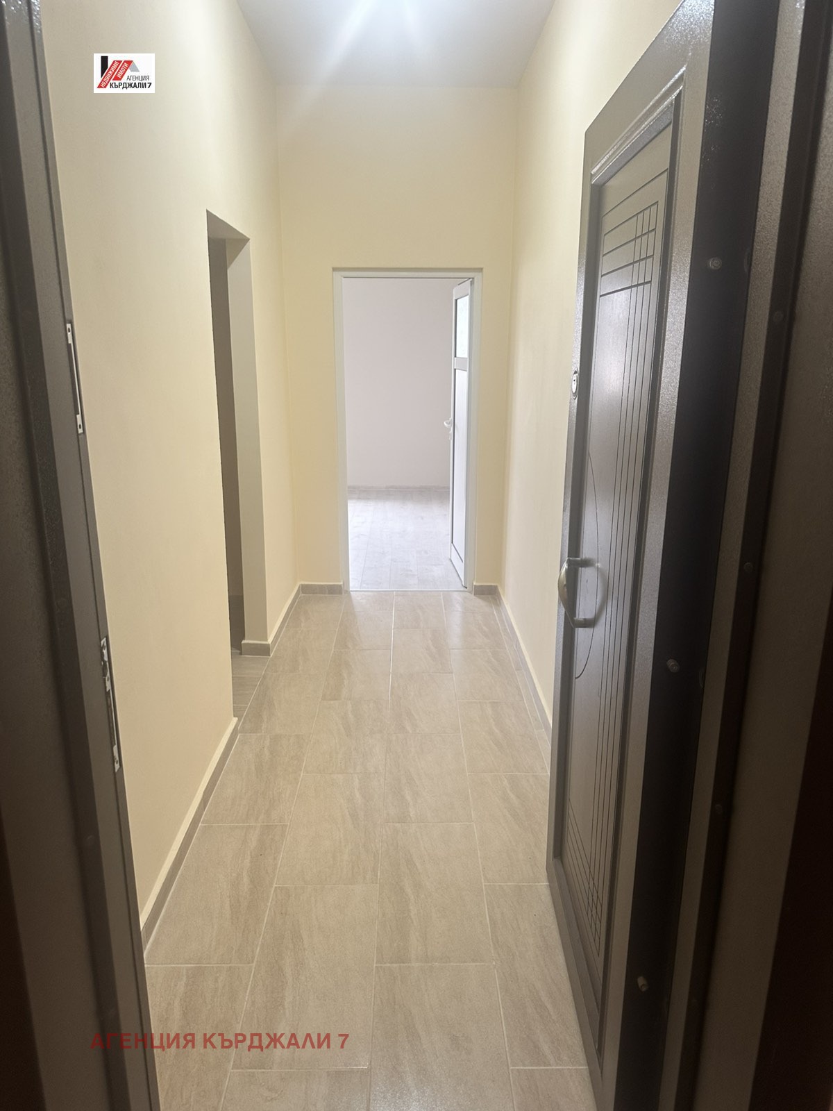 Продава 2-СТАЕН, гр. Кърджали, Център, снимка 2 - Апартаменти - 54695612