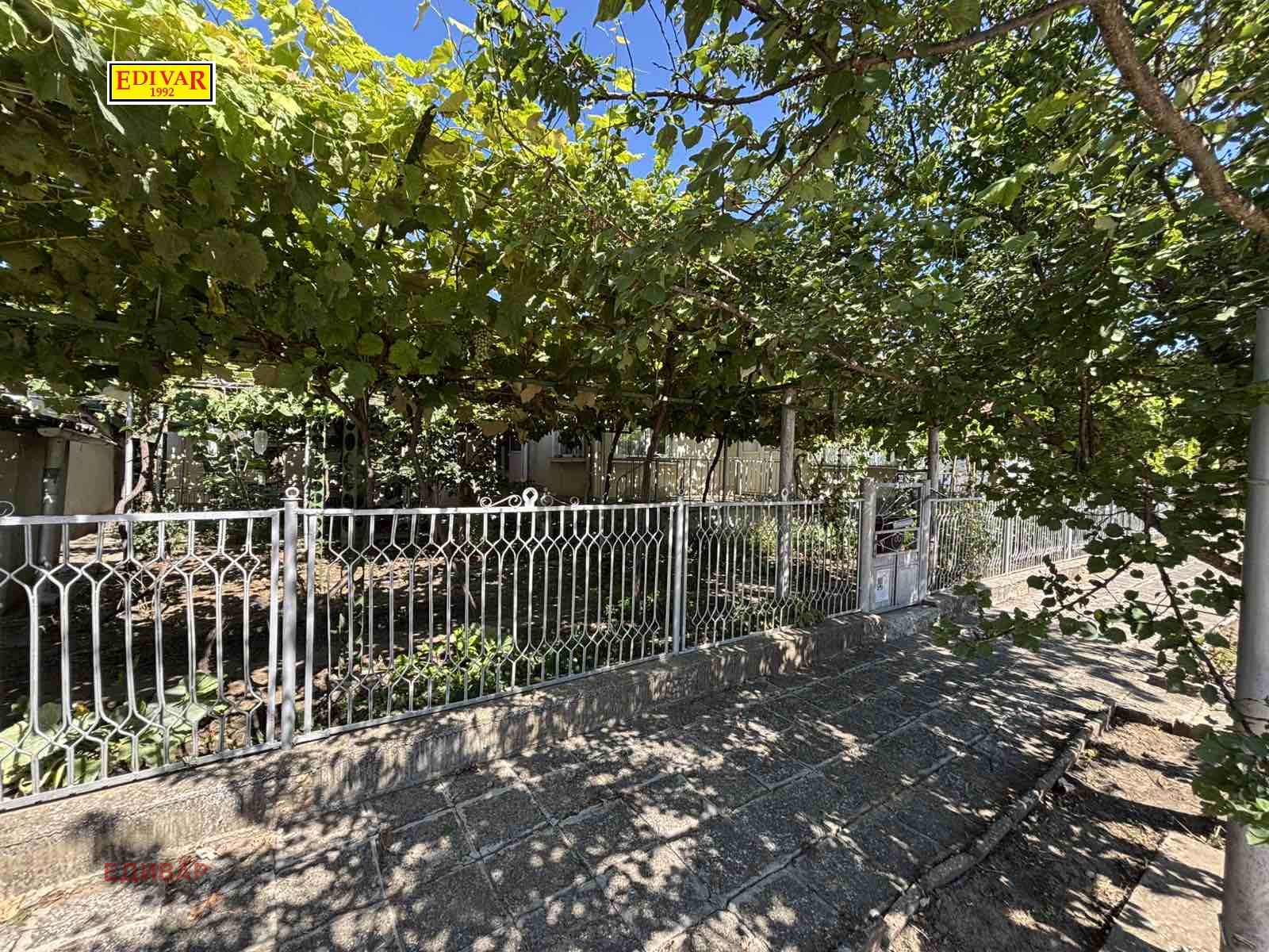 Продава КЪЩА, гр. Генерал Тошево, област Добрич, снимка 14 - Къщи - 56180547