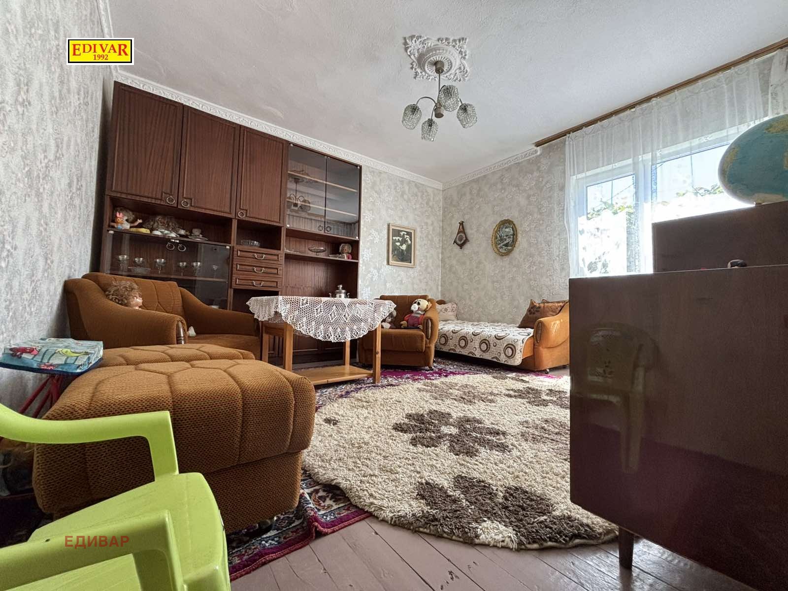 Продава КЪЩА, гр. Генерал Тошево, област Добрич, снимка 2 - Къщи - 56180547