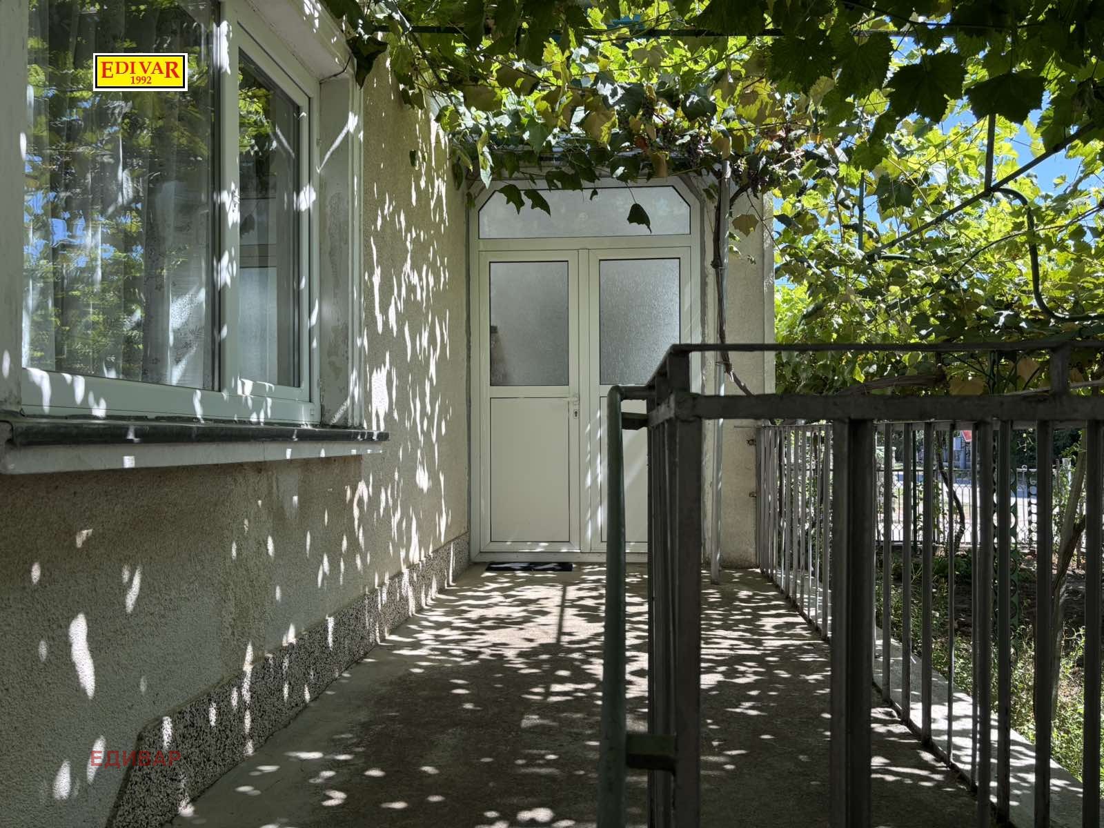 Продава КЪЩА, гр. Генерал Тошево, област Добрич, снимка 12 - Къщи - 56180547