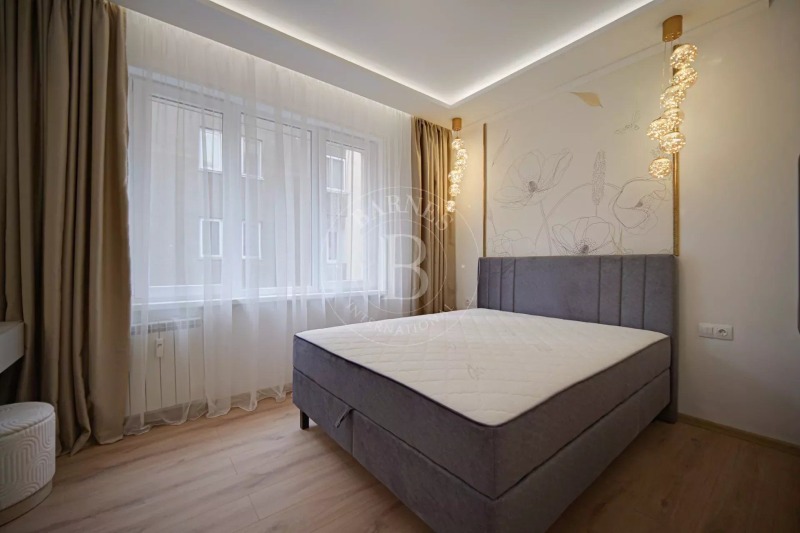 Издаје се  3 спаваће собе Софија , Центар , 110 м2 | 33590407 - слика [10]